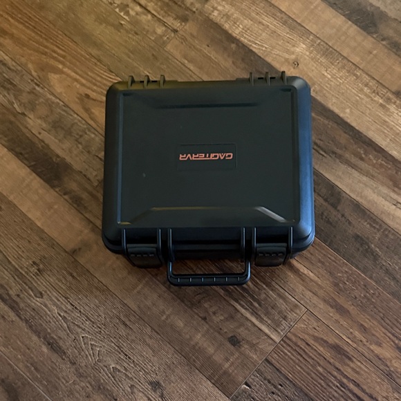 Meta 3 VR Headset with Controllers, charger & hard carrying case. - Picture 7 of 8